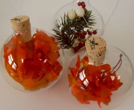 A bit of a year - 2015<br /><br /><h6>Baubles 2 </h6>  Mixed media (Glass sphere and various plant pieces) <br /> 8cm each approx. <br /><br /><br /><br />
<br /><br /><br /><h7>For sale</h7>
